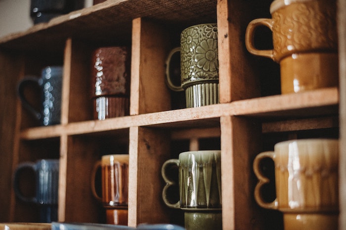 display coffee mugs for extra kitchen storage