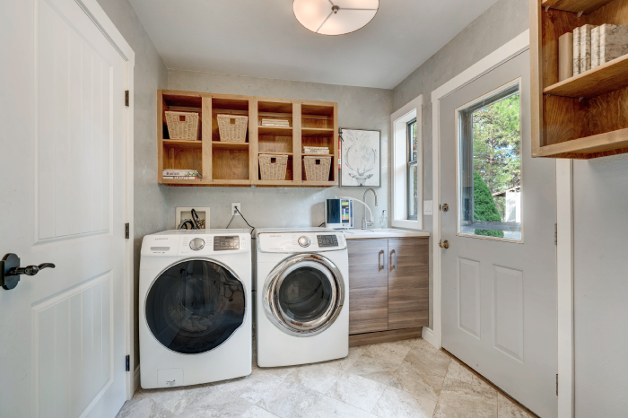 Laundry room that include wall storage